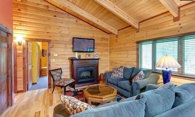 Margaretville Cabin | Twin B - Cozy 2-bedroom cabin in marvelous Halcottsville with WiFi, AC