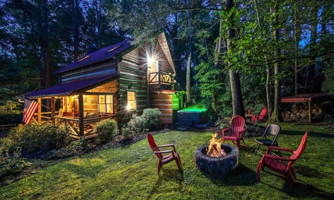 Maggie Valley Cabin | Twin Creeks Refuge, a log cabin, Pet friendly