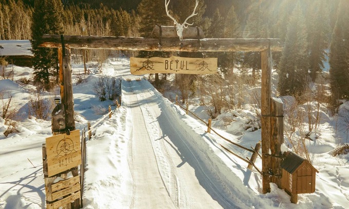 Pitkin County House | Twin Room : Beyul Retreat