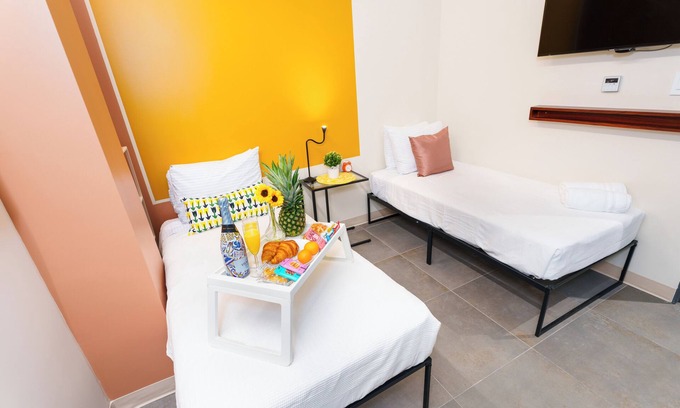 Miramar Hotel | Twin Sisters @ Somos Hotel