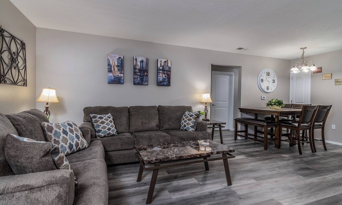 Branson Condo | Twin Trails-No Stairs! Sleeps 16! Updated and ideal for families- Close to Strip