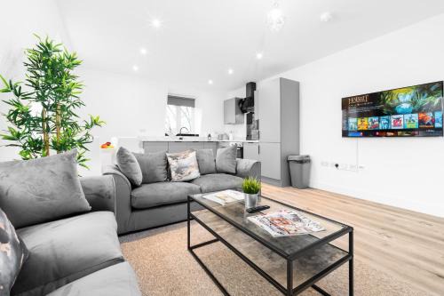 Smethwick Apartment | Two Bedroom Apartment - Balcony - Parking - Netflix - Wifi - 8MC
