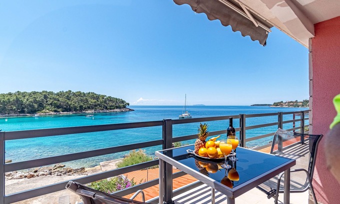 Prizba Apartment | Two bedroom apartment near beach Prižba, Korčula (A-175-a)