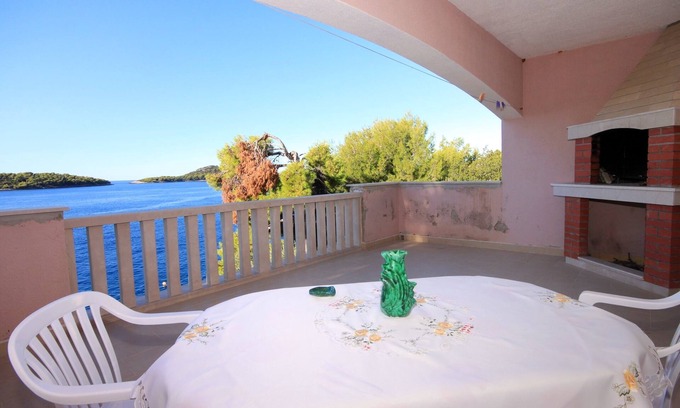 Prizba Apartment | Two bedroom apartment near beach Prižba, Korčula (A-176-a)