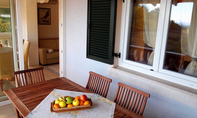 Kampor Apartment | Two bedroom apartment near beach Kampor, Rab (A-3213-e)