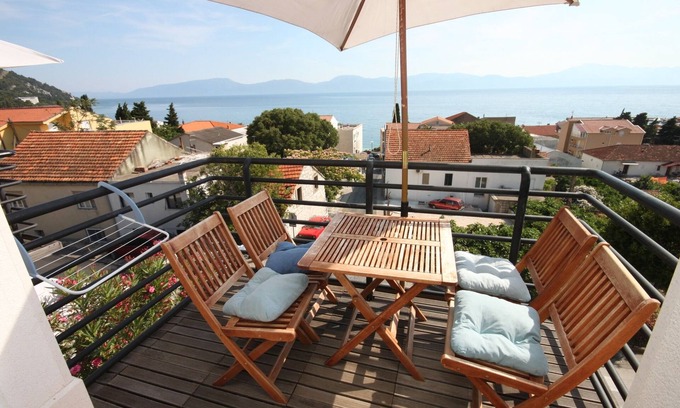 Gradac Apartment | Two bedroom apartment with balcony and sea view Gradac, Makarska (A-6661-b)