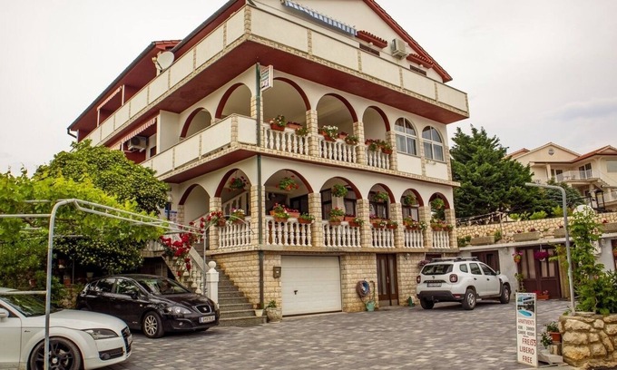 Lopar Apartment | Two bedroom apartment with balcony and sea view Lopar, Rab (A-22978-a)