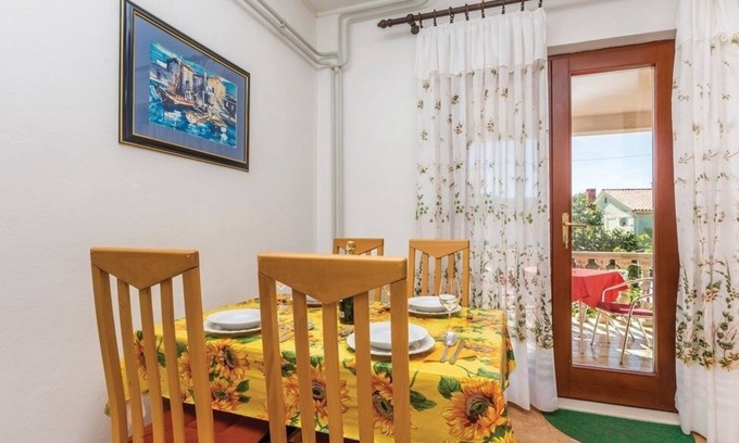Cres Apartment | Two bedroom apartment with terrace Cres (A-16178-a)