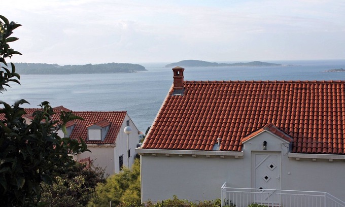 Plat Apartment | Two bedroom apartment with terrace and sea view Plat, Dubrovnik (A-4776-a)