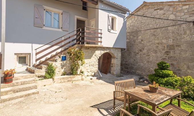 Grabri Apartment | Two bedroom apartment with air-conditioning Hum, Central Istria - Središnja Istra (A-17921-a)