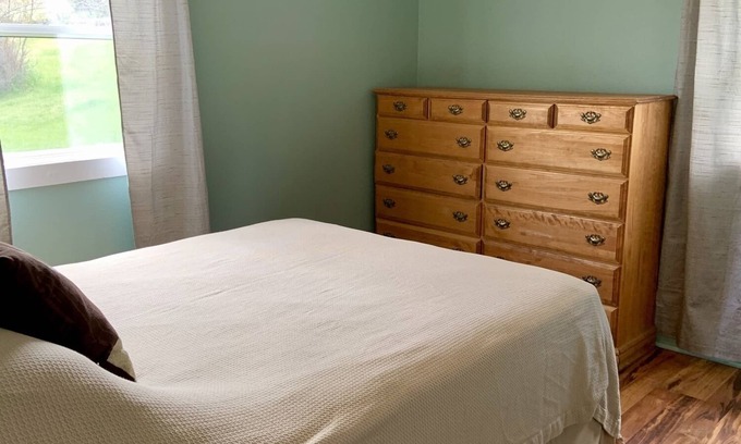 Hot Springs Cabin | Two bedroom cabin, private lake, pet friendly