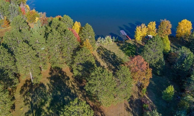 Rhinelander Cabin | Two bedroom calming cabin resting amongst turn of the century oak and pine.