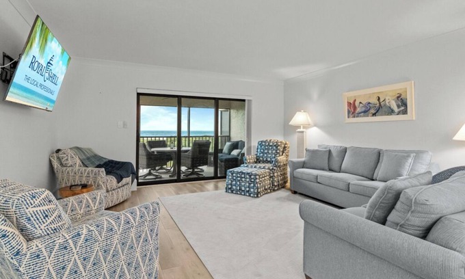 Beachview Country Club Estates Condo | Two Bedroom, Corner Unit with Views of the Gulf of Mexico - Sanddollar B101