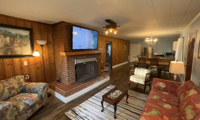 Craven County Cottage | Two-bedroom/One bath Waterfront Cottage with Dock