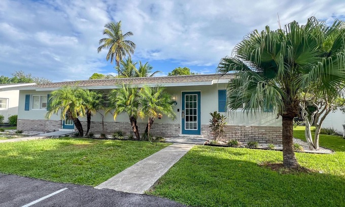 Marco Island Hotel | Two Bedroom Queen Villa