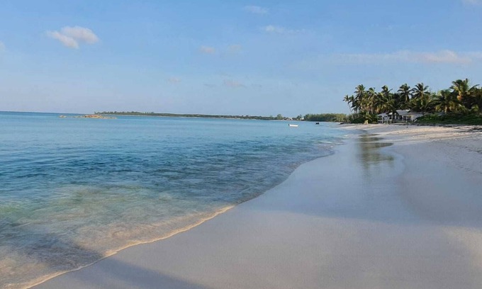 Steventon House | Two bedroom two bathroom beach house located 10 steps from the beach