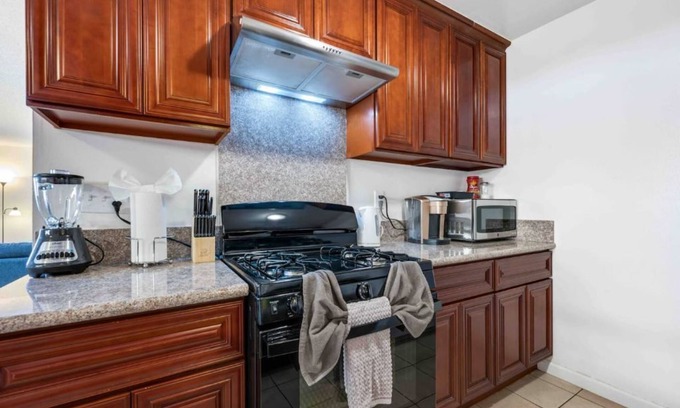 Riverside Apartment | Two BR Condo In Riverside – Shared Pool Available