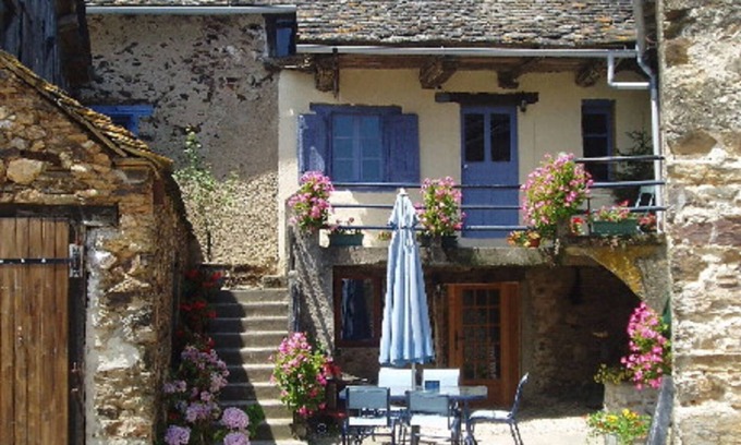 Tanus House | Two connecting gîtes ideal for large family groups/friends sharing, shared pool