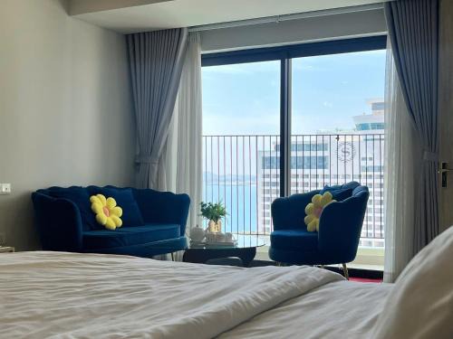 Tran Phu Beach Apartment | Two connecting studios with ocean view at center