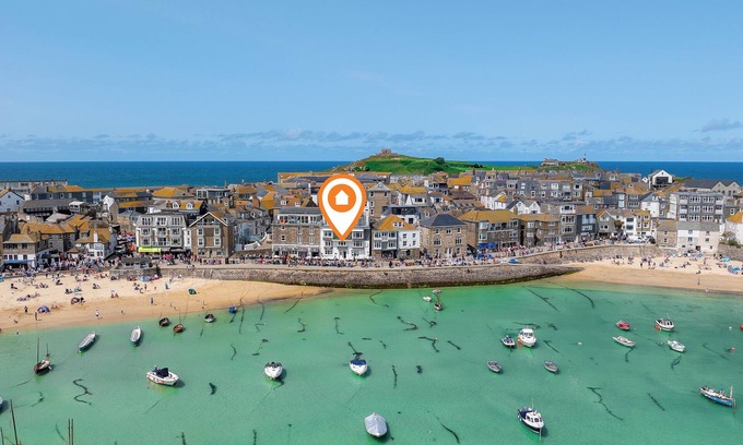 St Ives Apartment | Two Harbour House, - Two Bedroom Apartment, Sleeps 4