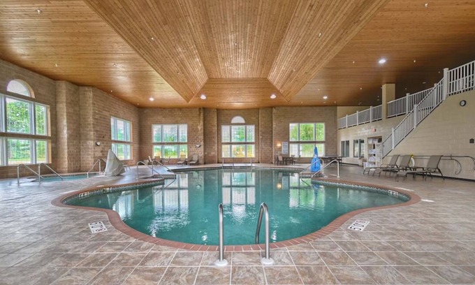 Pembine Hotel | Two Island Suites | Near Waterfalls, Trails & Outdoor Adventures