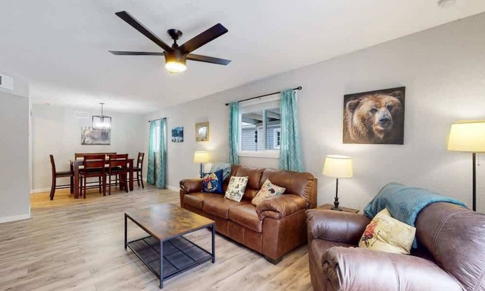 Jewell Heights - Hoffman Heights House | Two KIng Beds family home near Anschutz Med/VA