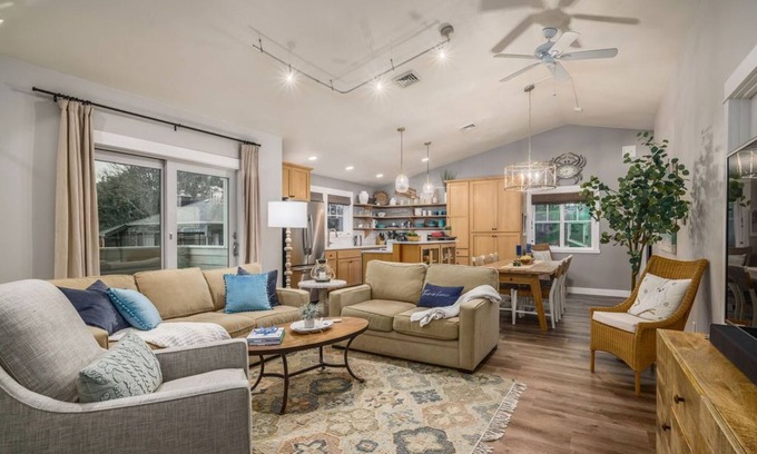 Manzanita House | Two King Suites, Ocean Views & Upscale Touches in Downtown Manzanita