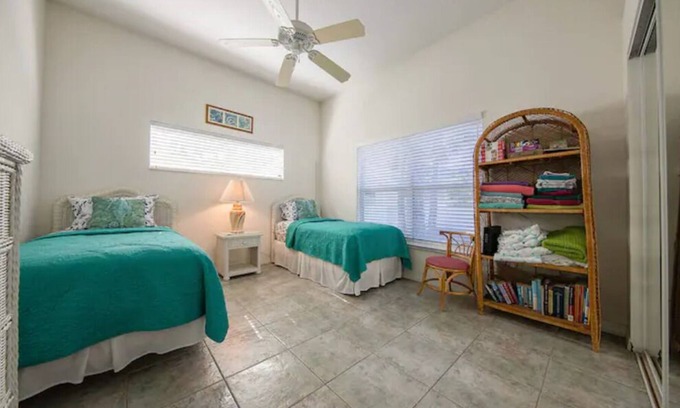 Boardwalk Cottage | Two minutes from the beach