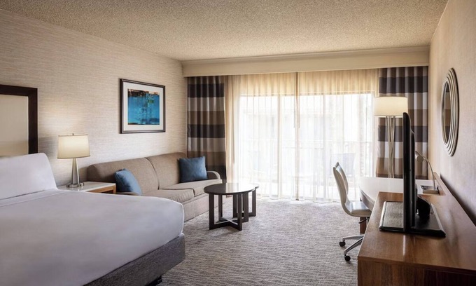 Downtown Resort | Two Modern King Units for 8! Heated Pool, Golf Course, & Beautiful Sunset Views!