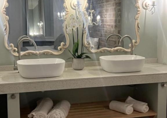Rondebosch House | Two on Milner - ARUM COTTAGE - Stylish open-plan Guesthouse in Rondebosch
