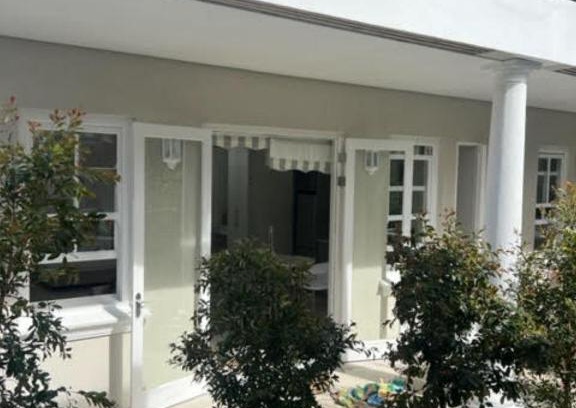 Rondebosch Apartment | Two on Milner - OAK TREE COTTAGE - Stylish open-plan Guesthouse in Rondebosch