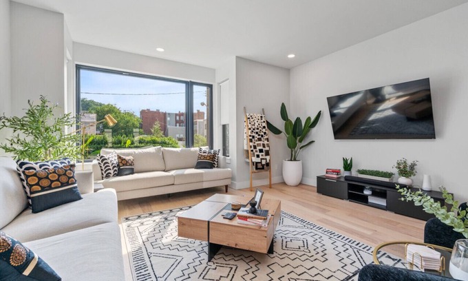 Central Northside House | Two Private Rooms on Arch Street