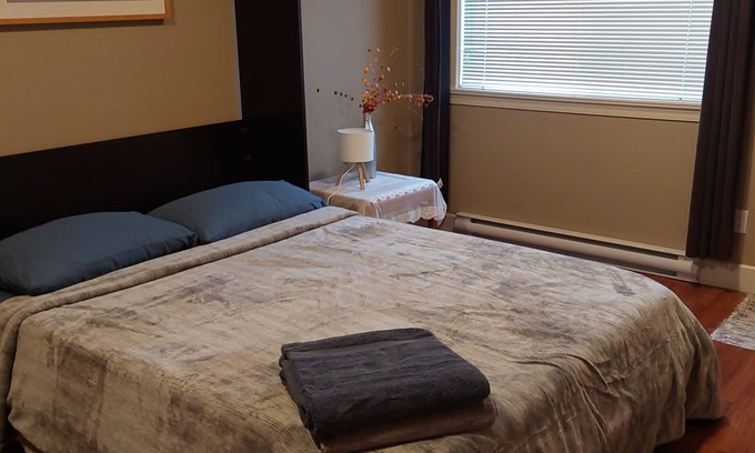 Langford House | Two Private Rooms with One Private Bathroom. Private Entrance and Kitchenette.