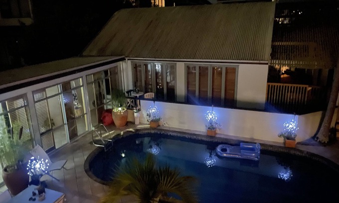 Torbay Bed & Breakfast | Two rooms in tropical garden