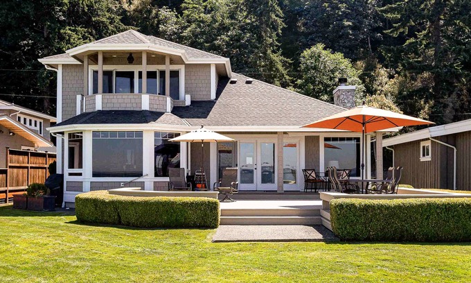 Freeland House | Two-story, bay front retreat with a deck, direct beach access, and washer/dryer