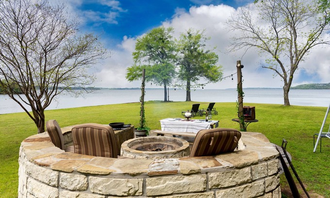 Berryville House | Two Waterfront cottages for the price of one! Porch living area off main house !