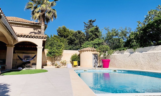 Vielle-Chapelle Villa | Ty'Bonheurs - sleeps 8 - garden pool sea
