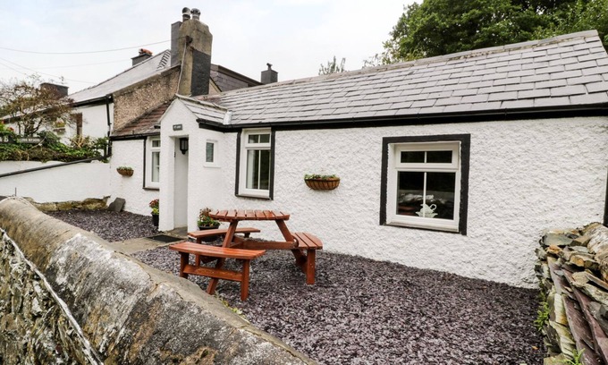 Llanberis Cottage | TY COED, pet friendly, character holiday cottage in Llanberis