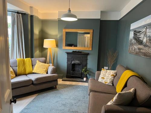 Fishguard House | Tŷ Glas, Fishguard, Ideal for beach, coastal path and town!