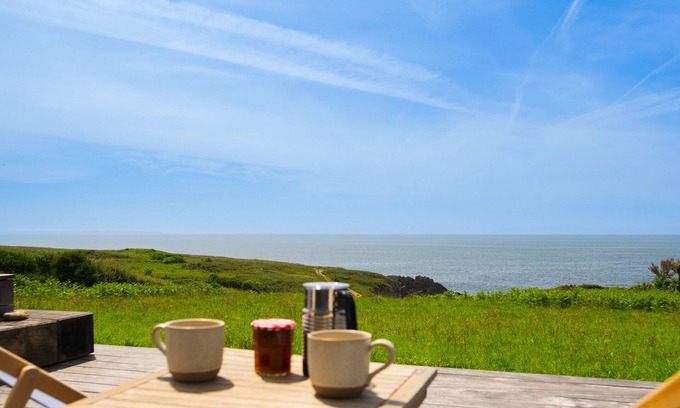 Kerherou House | "TY LANN DOUE" house sleeps 6 PANORAMIC VIEW OF THE SEA IN DOELAN