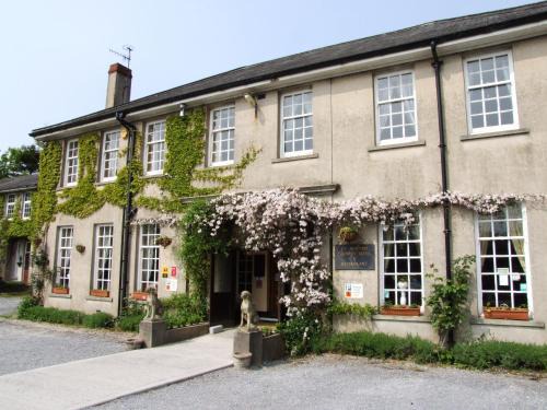 Hirwaun Hotel | Ty Newydd Country Hotel