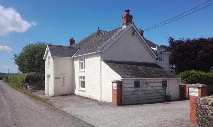 Llangadog Bed & Breakfast | Ty Newydd