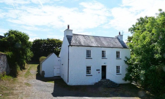 Haverfordwest House | Ty'r Castell in Haverfordwest