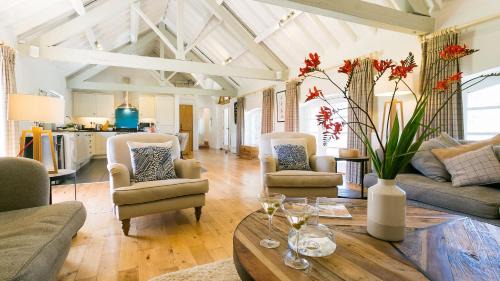 Newborough House | Ty Siam