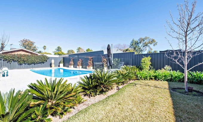 Dubbo House | Tyelunga - Pool Retreat, Ultimate Entertainer