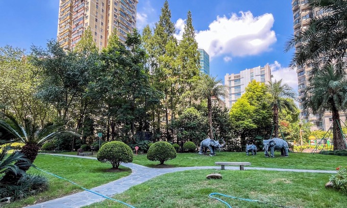 Xujiahui Bed & Breakfast | Tyms 3BR 2BA Apartment in Xujiahui