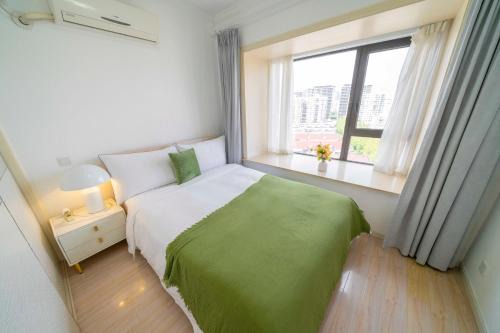 Minhang Apartment | Tyms Modern 2BR APT Xujiahui Dacheng Residence