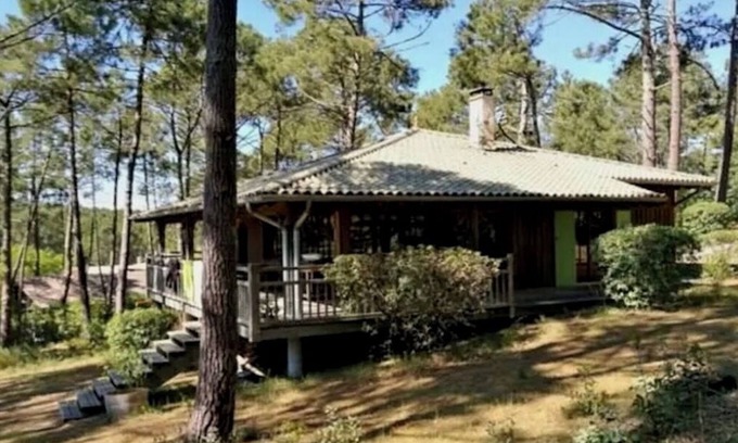 Piraillan House | Typical house in a peaceful setting surrounded by pine trees.