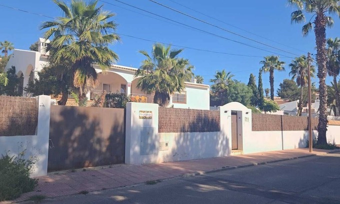Cunit House | Typical ibiza-style family villa with large swimming pool 15 mn from Sitges
