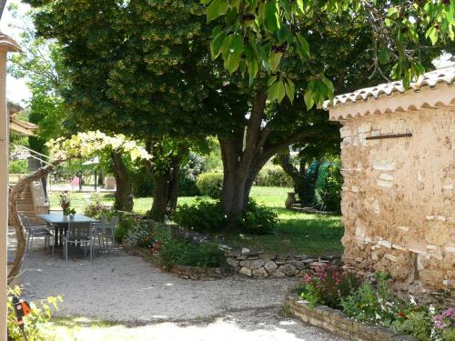 Venelles Villa | typical provencal mas with pool, a little corner of paradise with view of sainte victoire, close to aix en provence, sleeps 10.